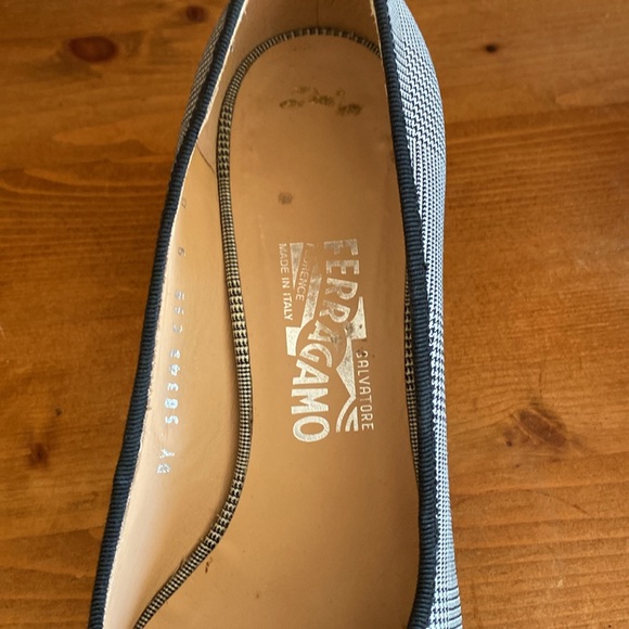 Ferragamo black & white plaid with plexiglass heel & bow detail - Picture 9 of 11